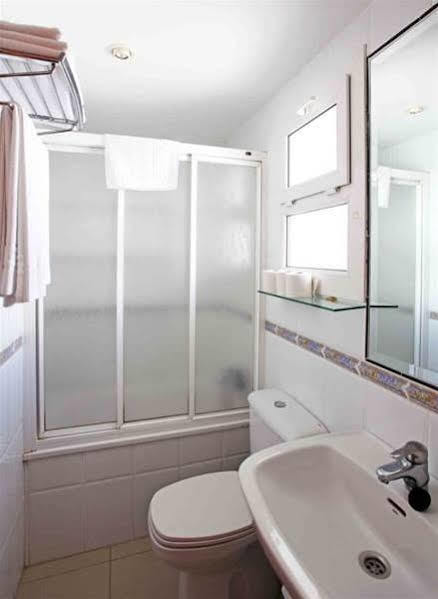 Apartamentos La Proa Торемолинос Екстериор снимка